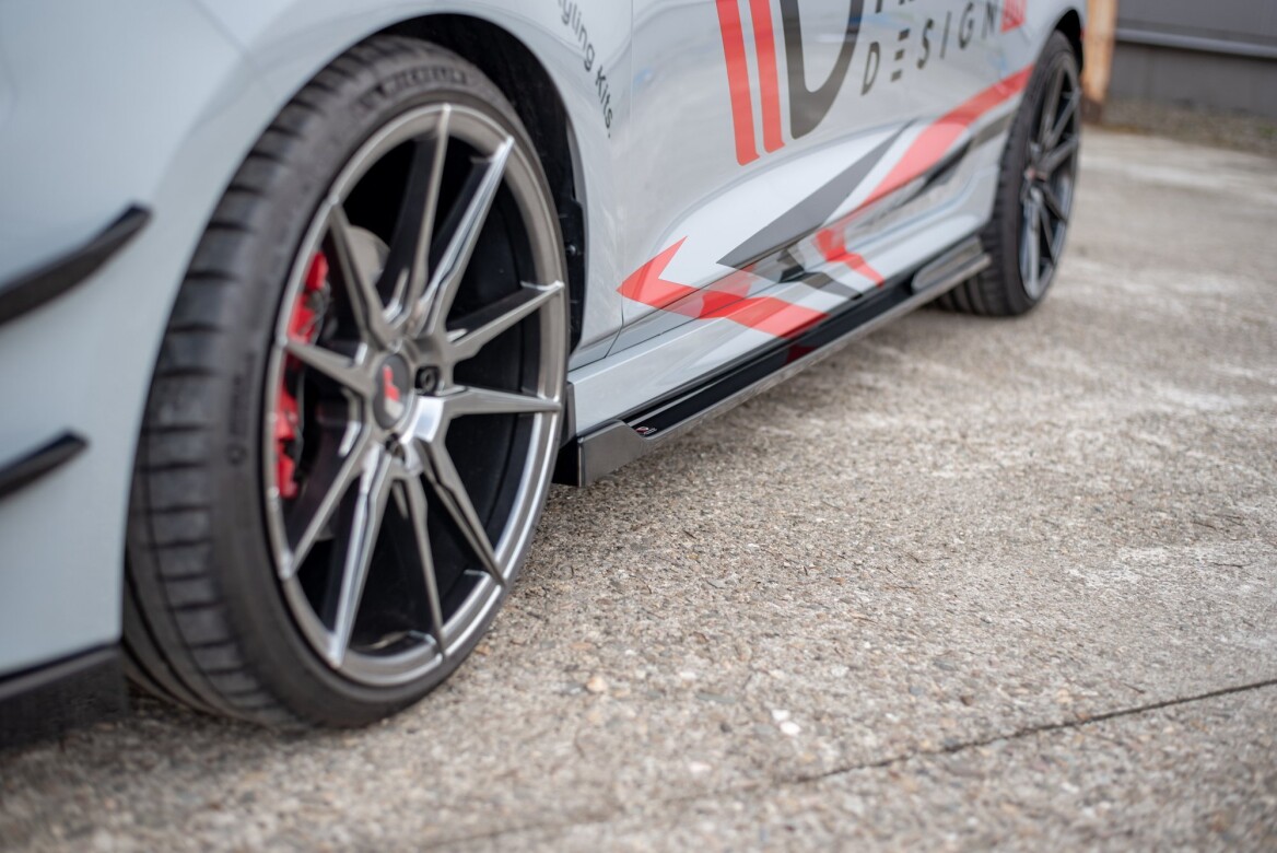 Seitenschweller Ansatz Cup Leisten V.3 für Ford Fiesta Mk8 ST / ST-Line schwarz Hochglanz
