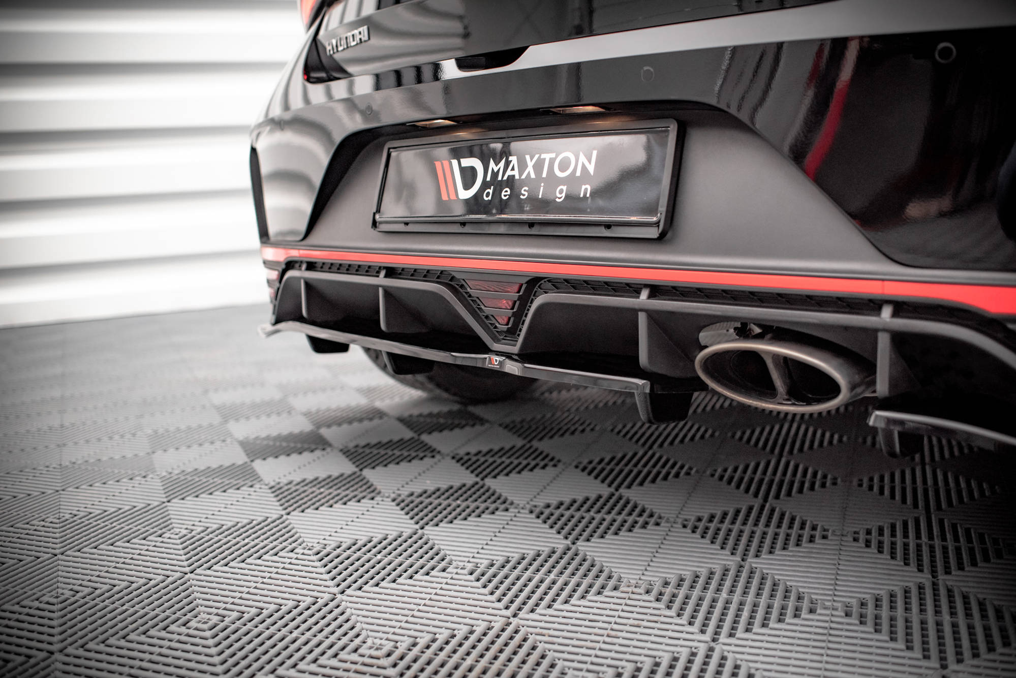 Hinten Splitter (mit einem vertikalem balken) Hyundai I20 N Mk3 schwarz Hochglanz