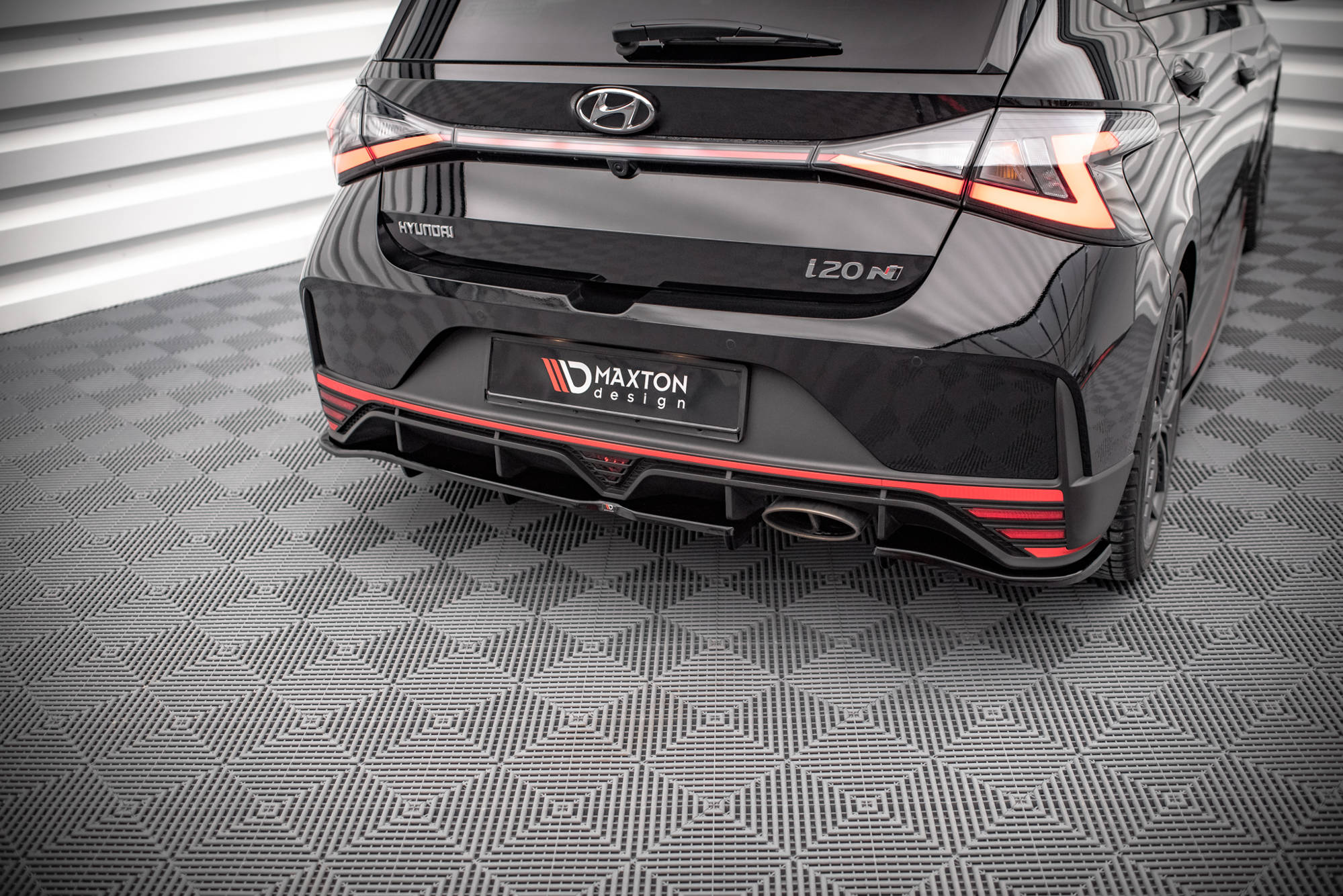 Hinten Splitter (mit einem vertikalem balken) Hyundai I20 N Mk3 schwarz Hochglanz