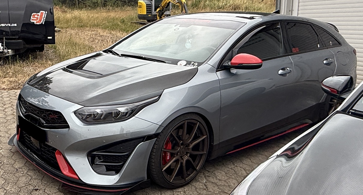 KIA Ceed GT Carbonmotorhaube "TCR Style"