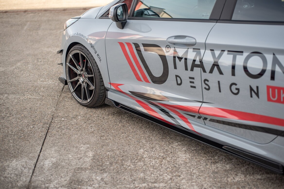 Seitenschweller Ansatz Cup Leisten V.3 für Ford Fiesta Mk8 ST / ST-Line schwarz Hochglanz