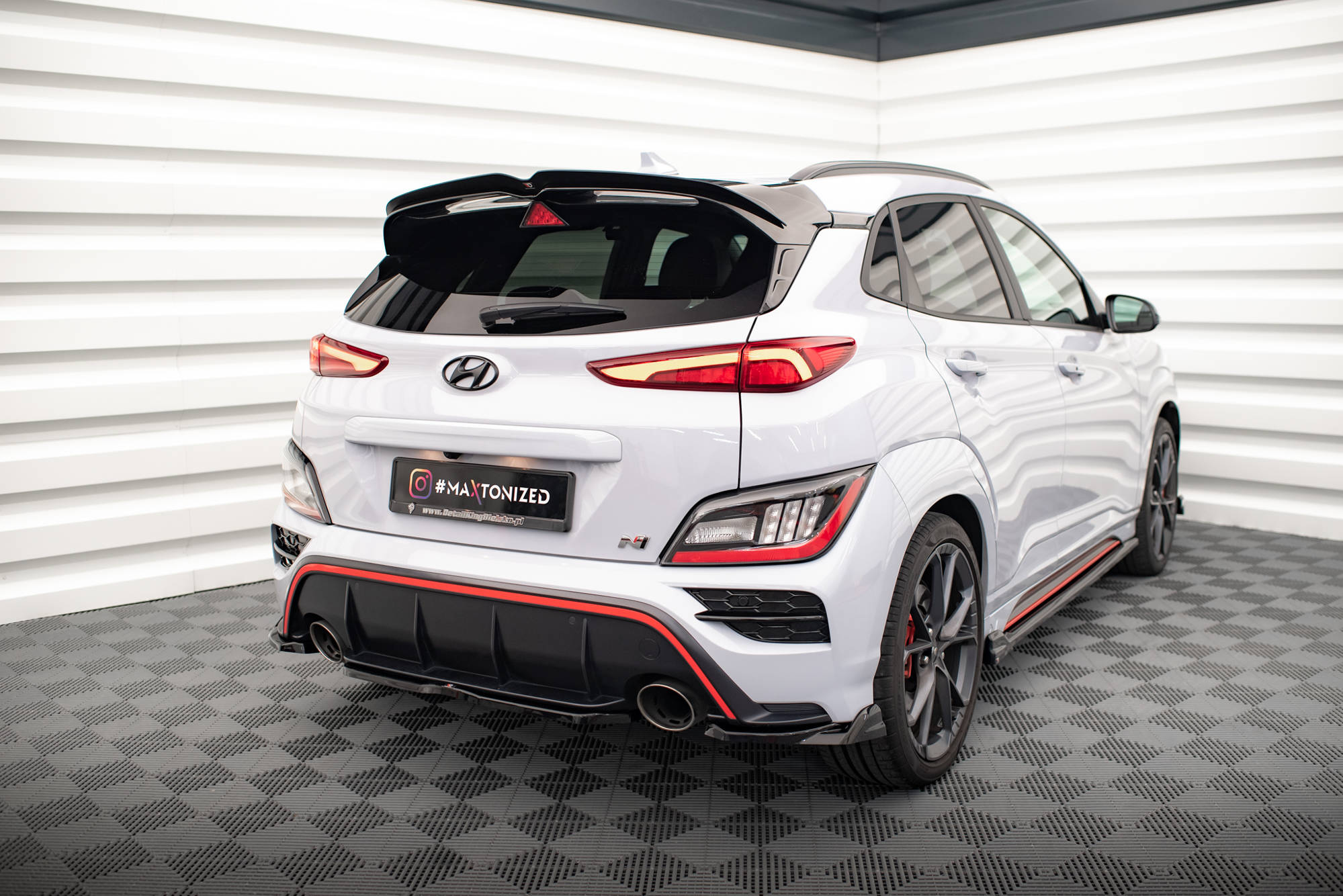 Heck Ansatz Flaps Diffusor V.2 für Hyundai Kona Mk1 schwarz Hochglanz