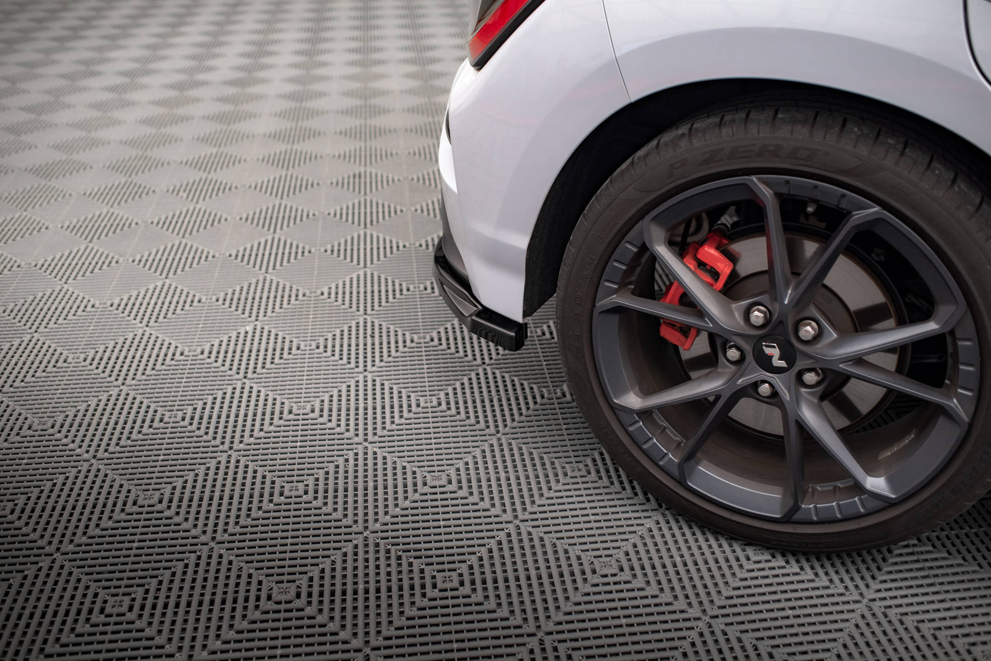 Heck Ansatz Flaps Diffusor V.1 für Hyundai Kona Mk1 schwarz Hochglanz