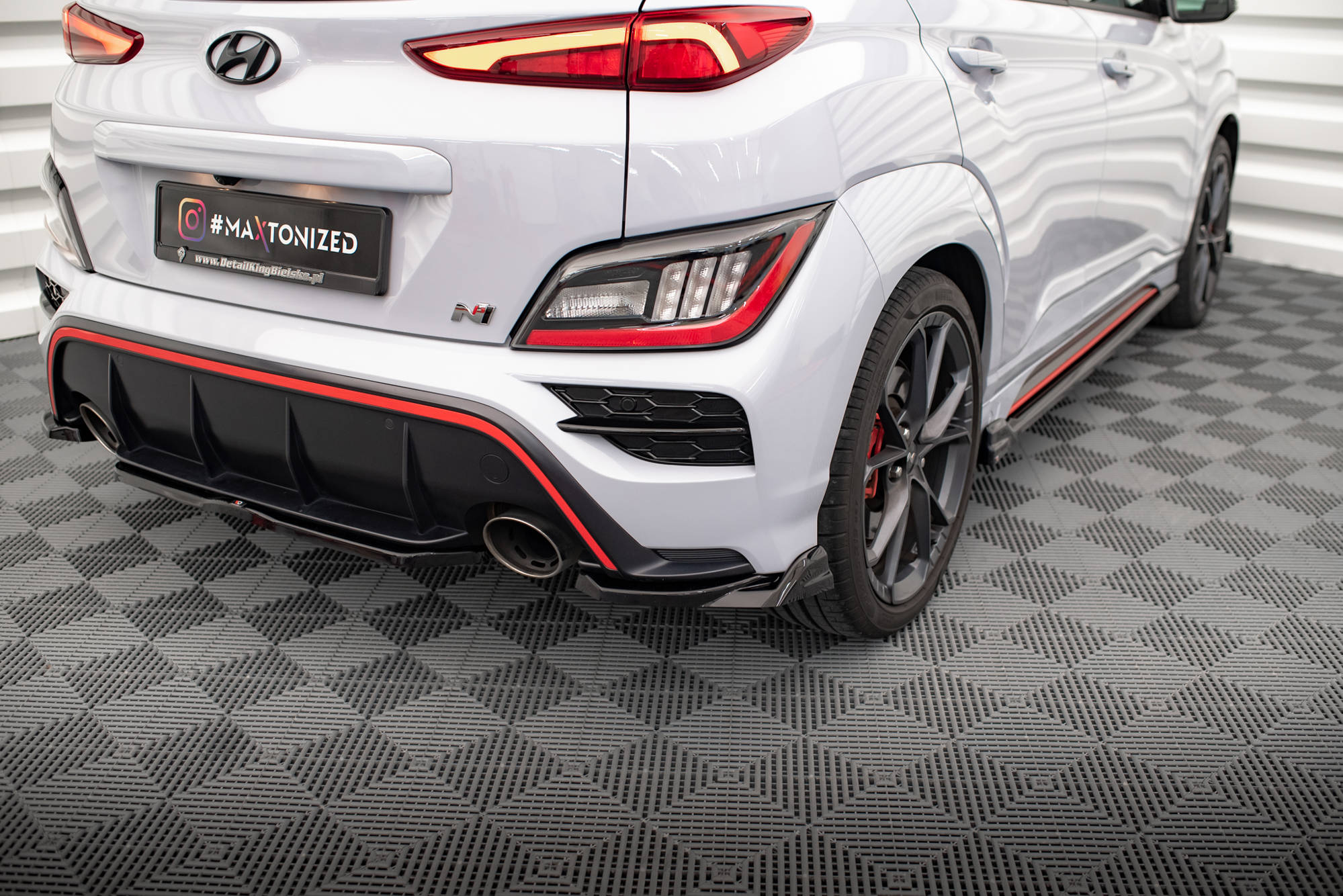 Heck Ansatz Flaps Diffusor V.2 für Hyundai Kona Mk1 schwarz Hochglanz