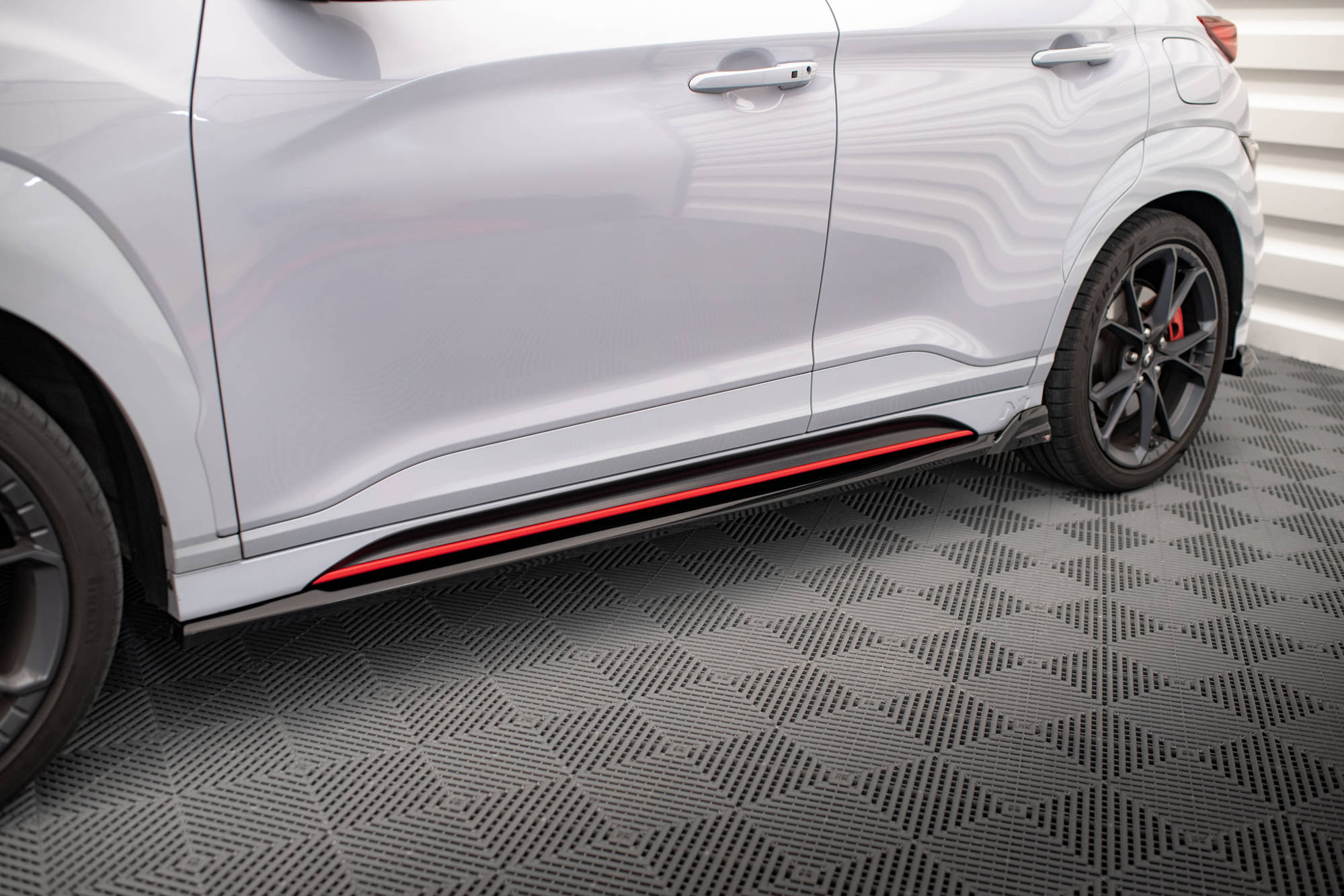 Seitenschweller Ansatz Cup Leisten V.2 für Hyundai Kona N Mk1 schwarz Hochglanz