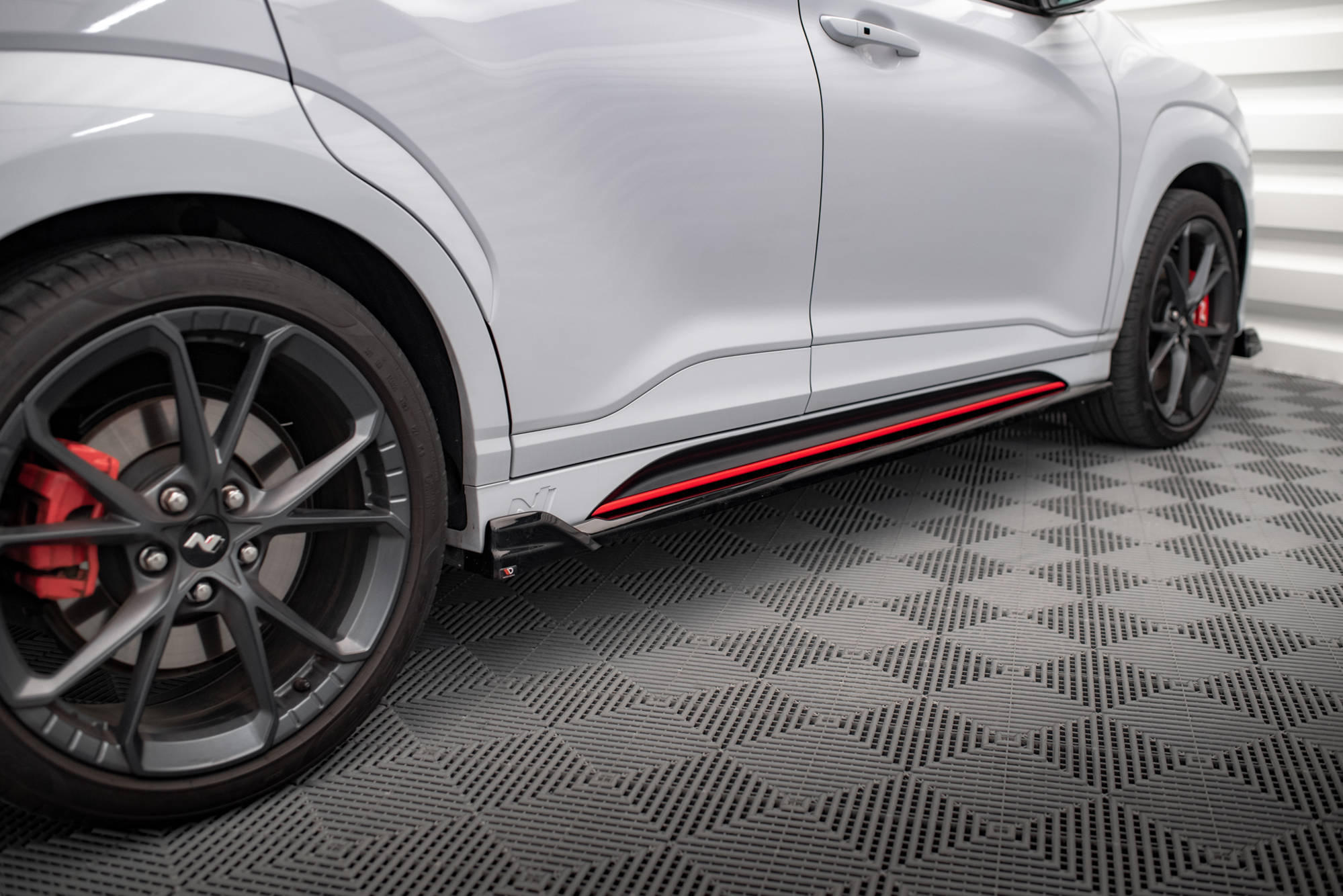 Seitenschweller Ansatz Cup Leisten V.2 für Hyundai Kona N Mk1 schwarz Hochglanz